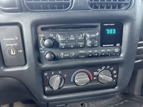 2000 Chevrolet S-10 LS