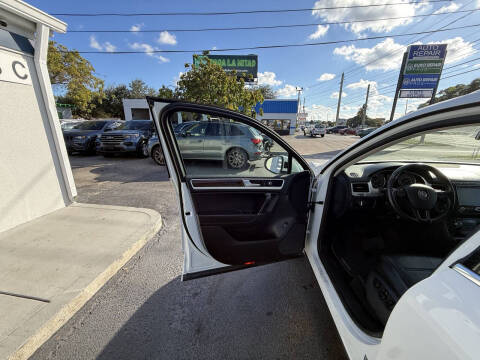 2016 Volkswagen Touareg VR6 Lux