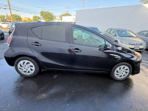 2016 Toyota Prius c Two