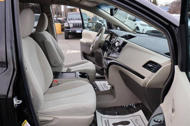 2013 Toyota Sienna LE 8-Passenger