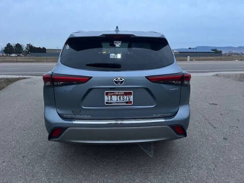 2021 Toyota Highlander Hybrid Platinum