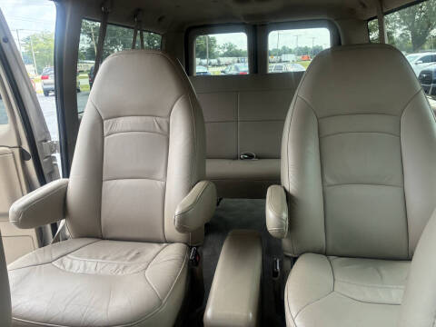 2001 Ford E-Series E-150 XLT