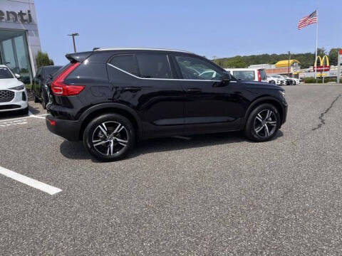2025 Volvo XC40 B5 Core Bright Theme