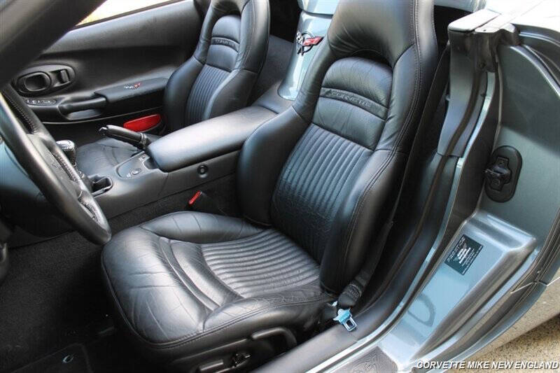 2004 Chevrolet Corvette 18