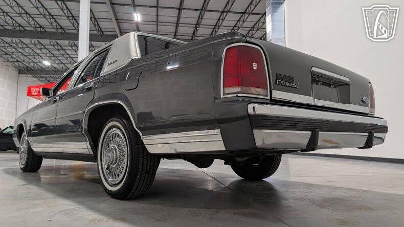 1988 Ford Crown Victoria