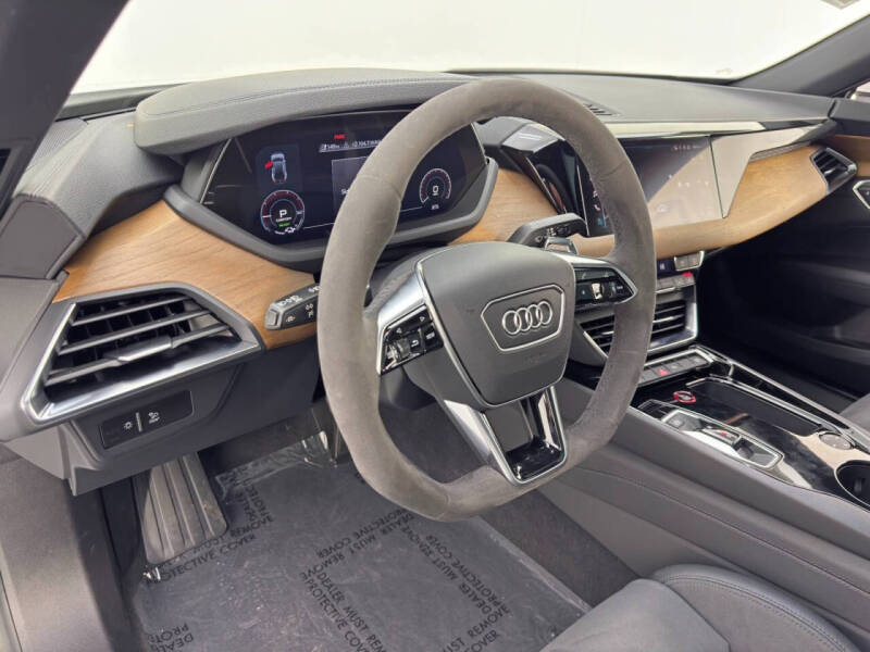 2022 Audi e-tron GT quattro Premium Plus