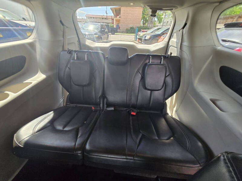 2020 Chrysler Voyager LXi