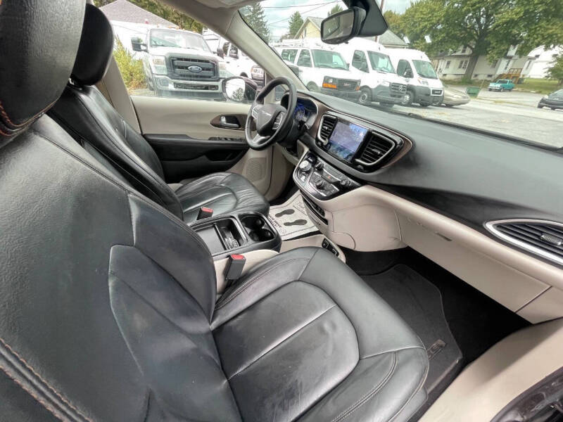 2017 Chrysler Pacifica Touring-L