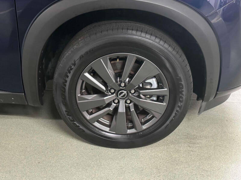 2022 Nissan Pathfinder SV