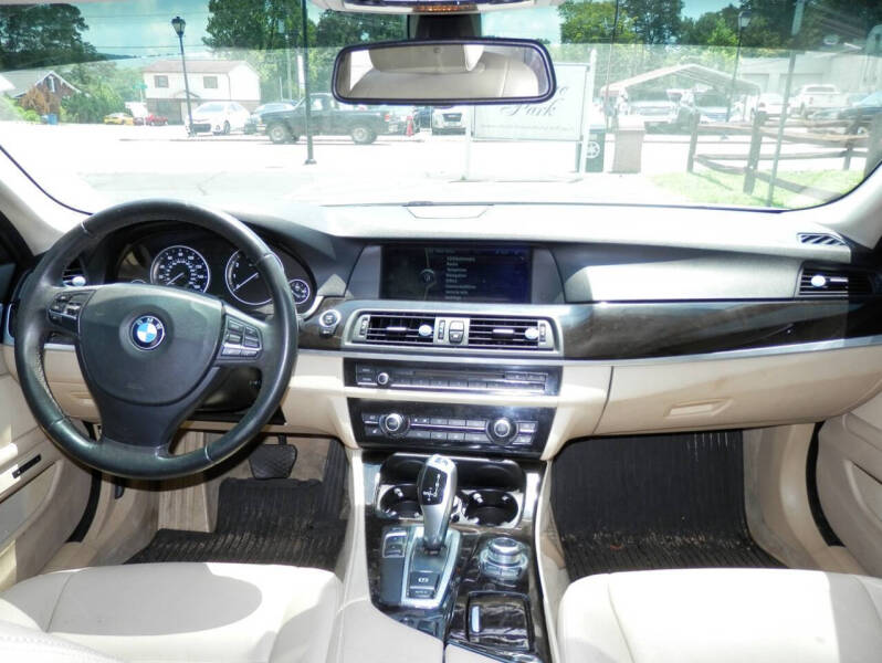 2012 BMW 5 Series 528i