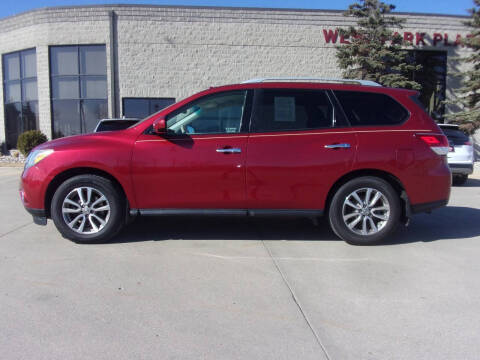 2015 Nissan Pathfinder for sale at Elite Motors in Fargo ND
