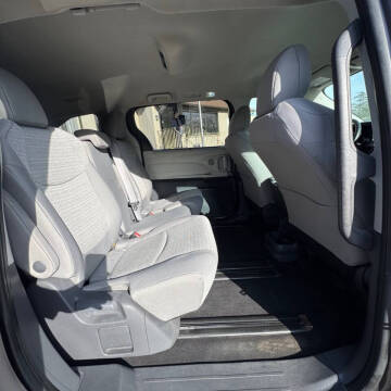 2021 Toyota Sienna LE 8-Passenger