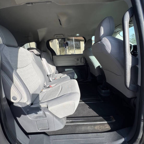 2021 Toyota Sienna LE 8-Passenger
