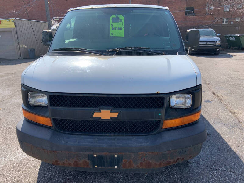 2009 Chevrolet Express Cargo Work Van's photo