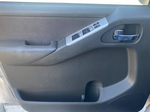 2012 Nissan Pathfinder LE