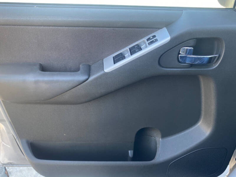 2012 Nissan Pathfinder LE