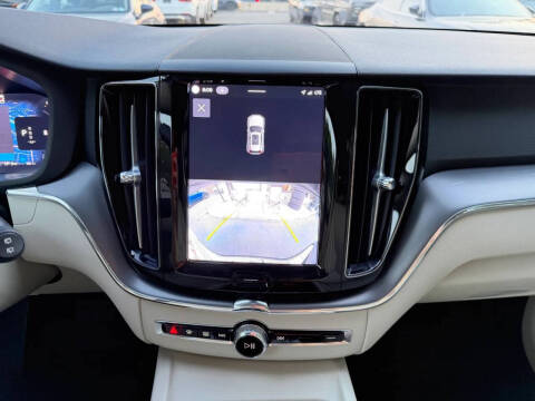 2025 Volvo XC60 B5 Core Dark Theme