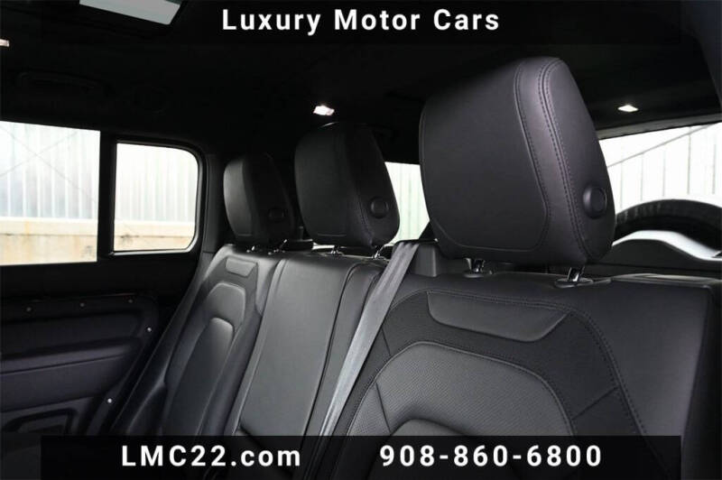 2023 Land Rover Defender 130 X-Dynamic SE