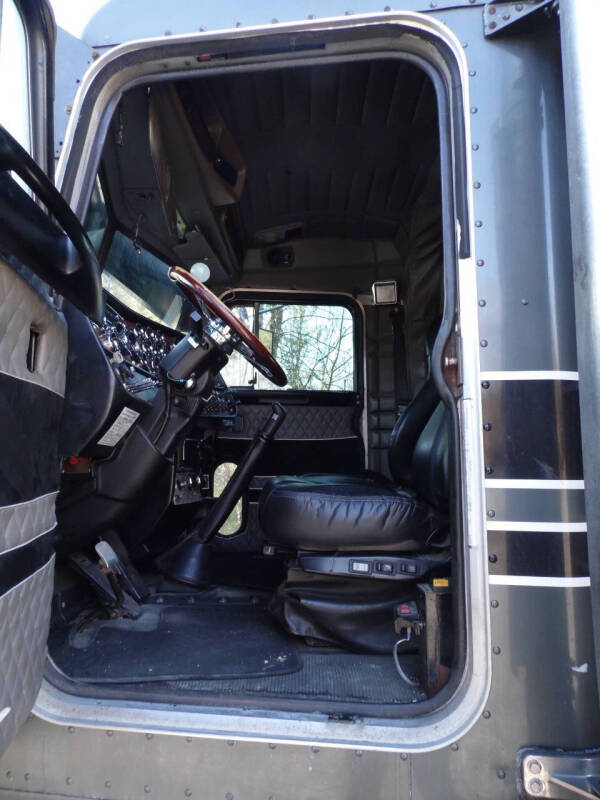 2003 Peterbilt 379