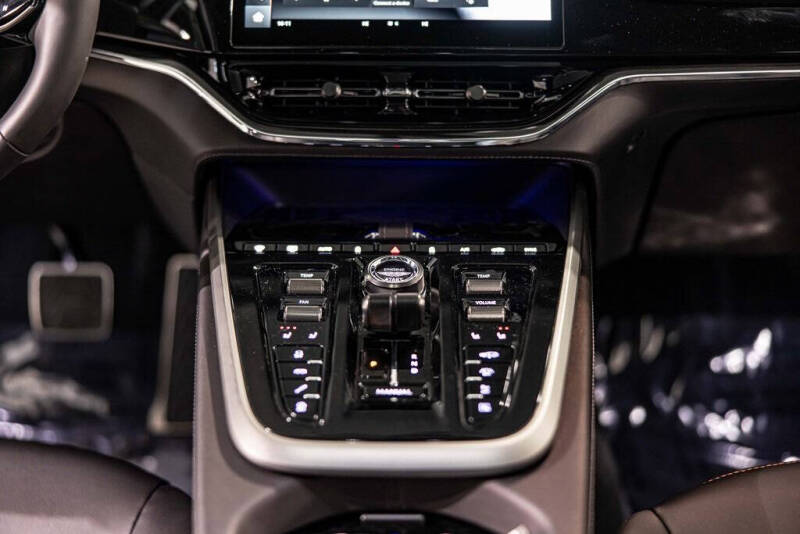 2026 Aston Martin DBX 707