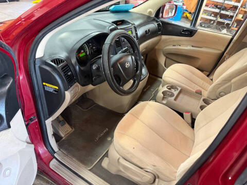 2008 Hyundai Entourage GLS