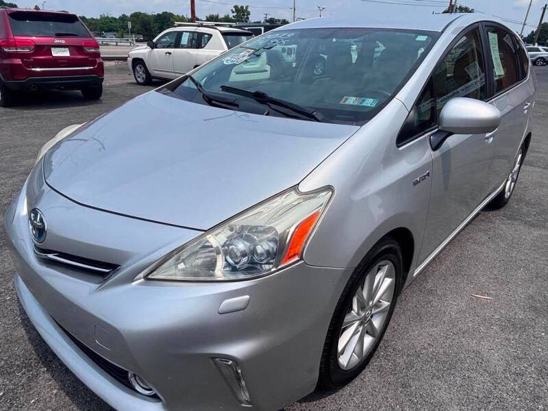 2013 Toyota Prius v Five