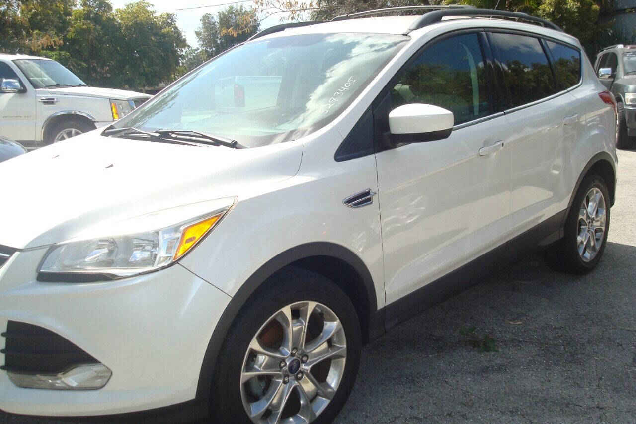 White 2013 Ford Escape SE SE 4dr SUV 1
