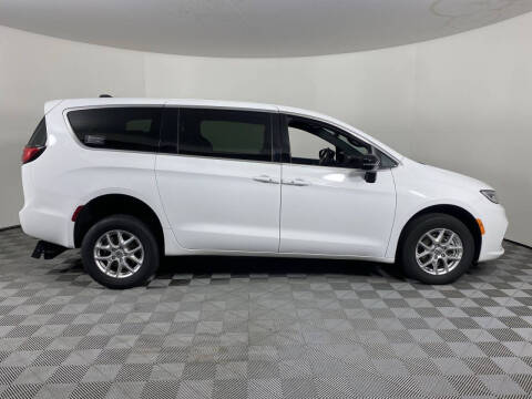 2024 Chrysler Pacifica Touring