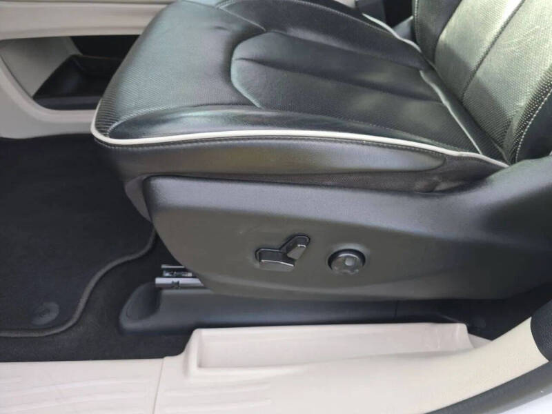 2022 Chrysler Pacifica Hybrid Limited