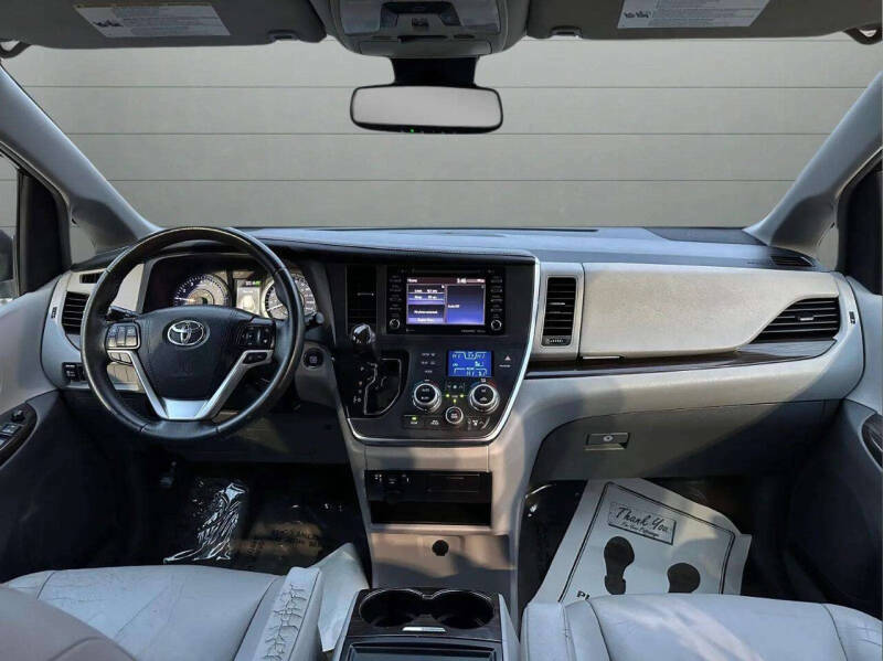 2018 Toyota Sienna XLE 8-Passenger