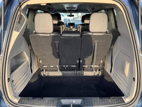 2011 Chrysler Town and Country Touring-L