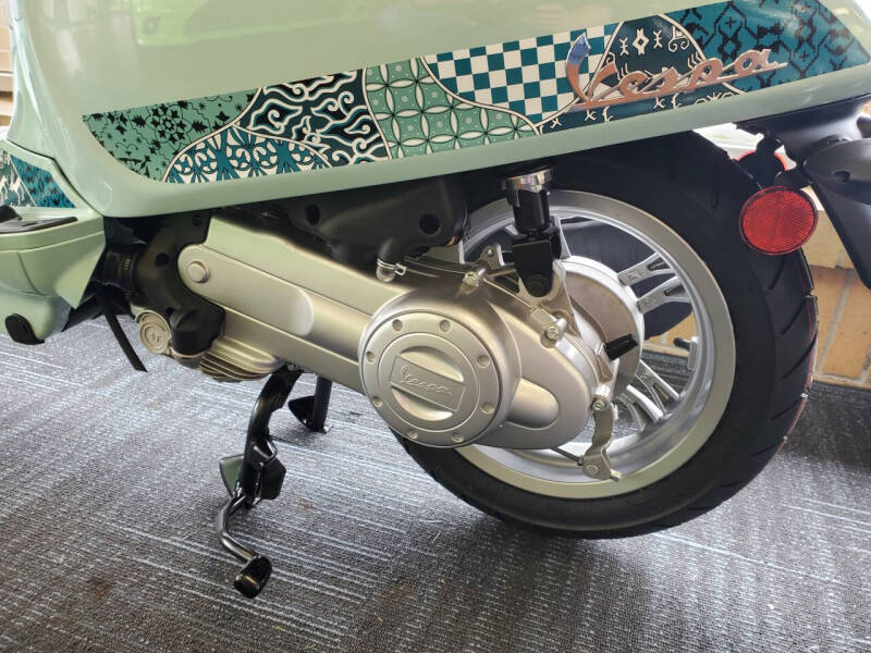 2025 Vespa PRIMAVERA BATIK 50