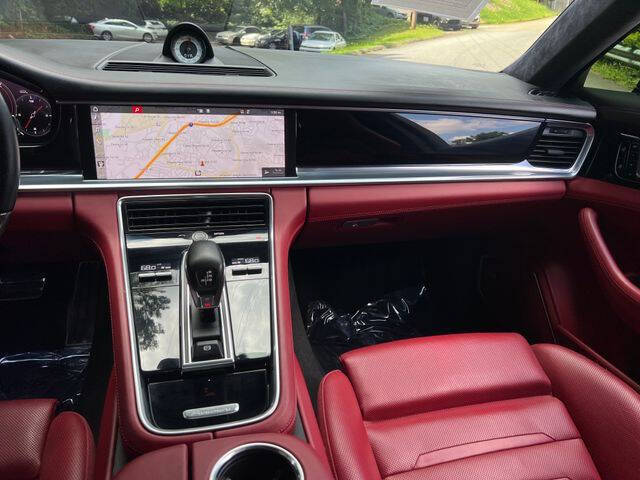 2020 Porsche Panamera GTS Sport Turismo