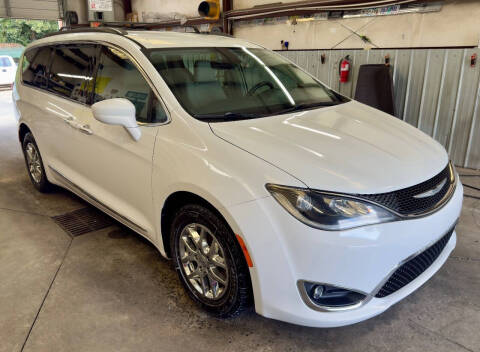 2017 Chrysler Pacifica Touring-L