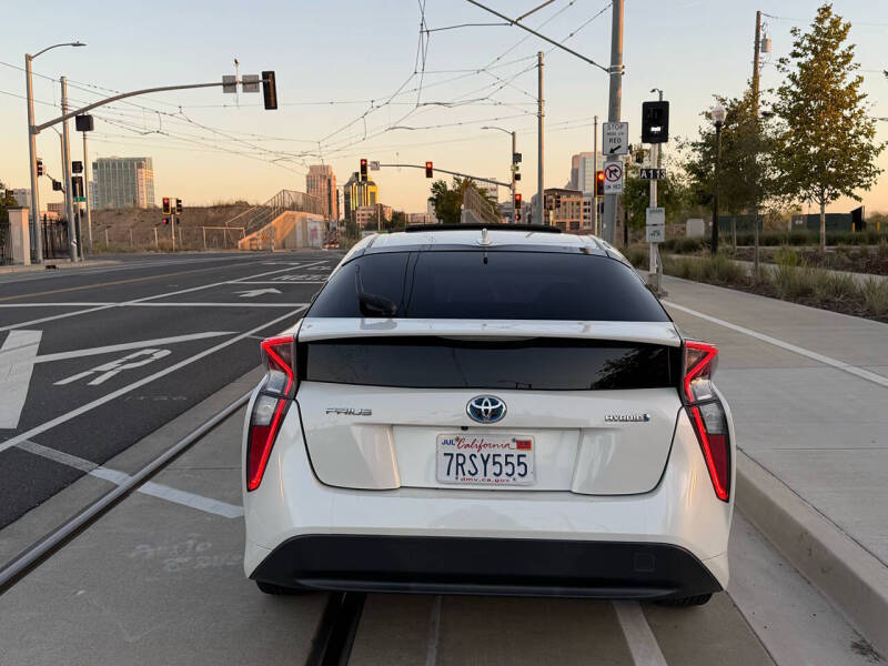 2016 Toyota Prius Three