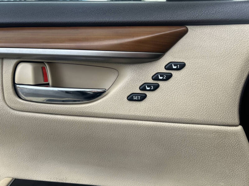 2017 Lexus ES 300h