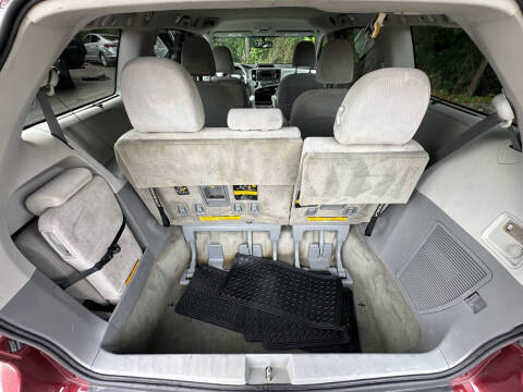 2012 Toyota Sienna LE 8-Passenger