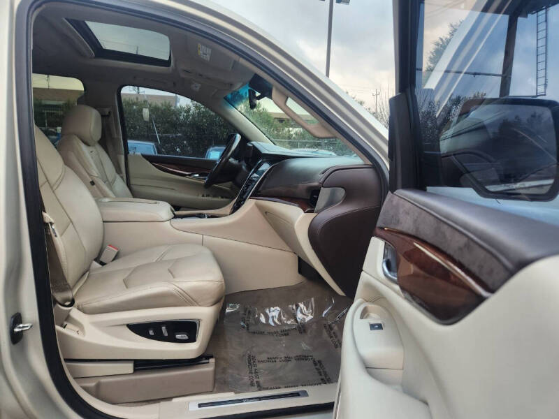 2015 Cadillac Escalade Luxury