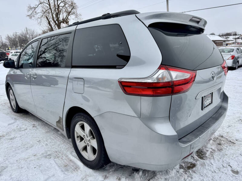 2015 Toyota Sienna LE 8-Passenger