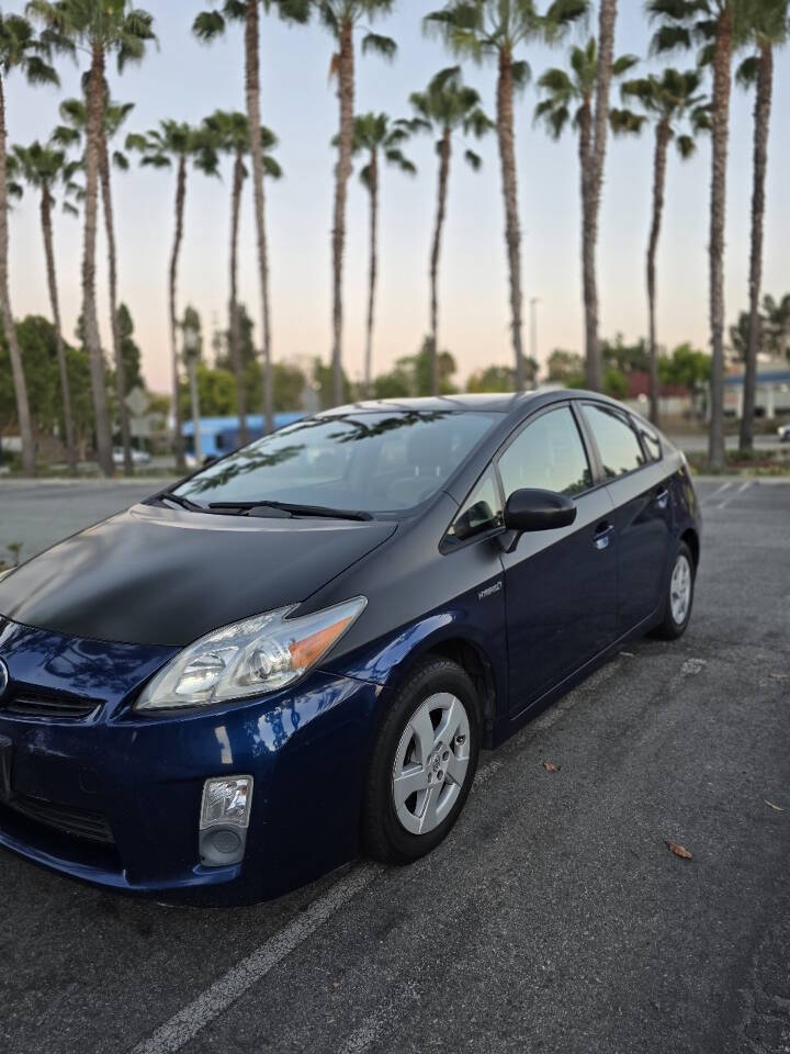Classic Silver Metallic 2011 Toyota Prius Hatchback Front-Wheel Drive Continuously Variable Transmission