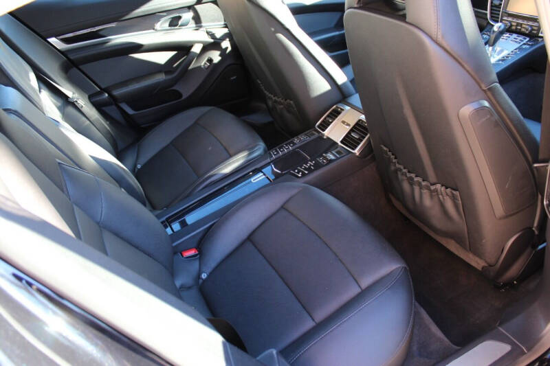2015 Porsche Panamera 4