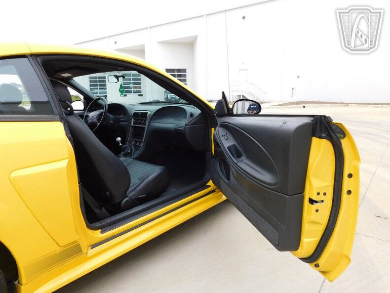 2004 Ford Mustang Mach 1 Premium