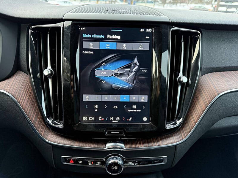 2024 Volvo XC60 B5 Plus Dark Theme