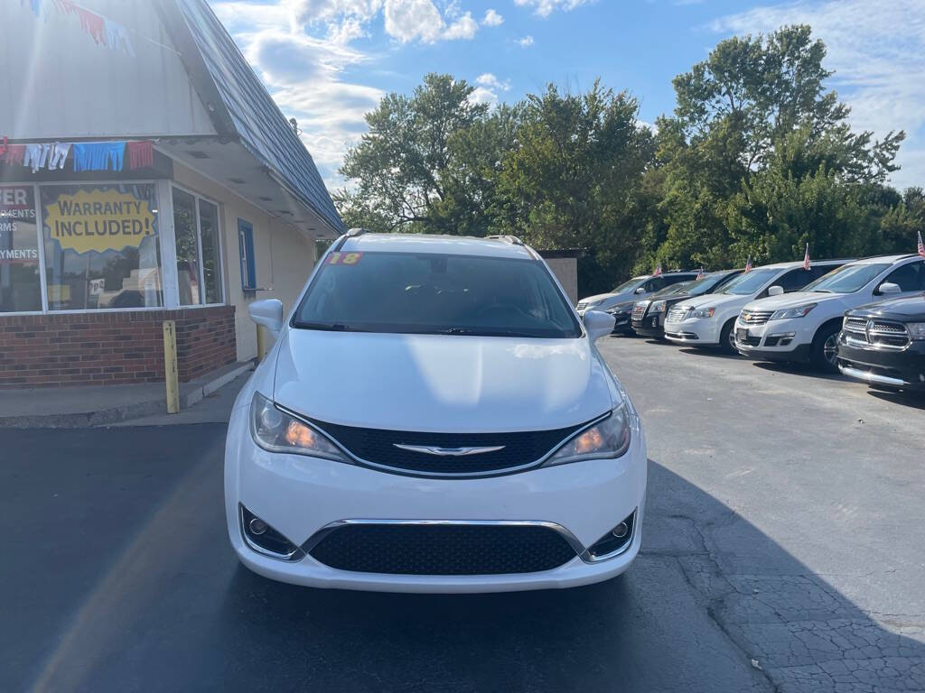 2018 Chrysler Pacifica for sale at Michael Johnson @ Allens Auto Sales Hopkinsville in Hopkinsville, KY