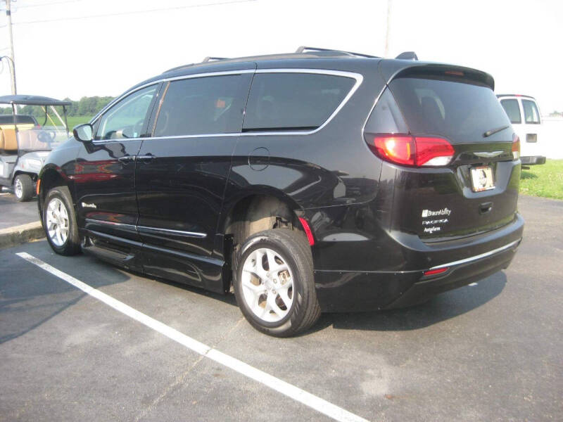 2017 Chrysler Pacifica Touring-L