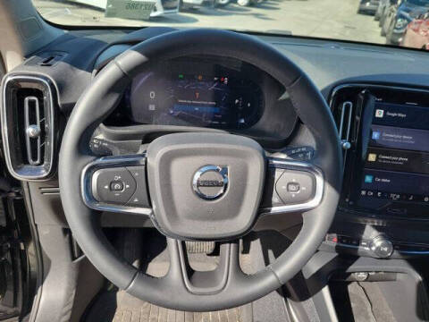 2023 Volvo XC40 B5 Plus Bright Theme
