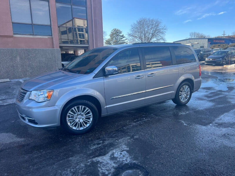 2015 Chrysler Town and Country Touring-L