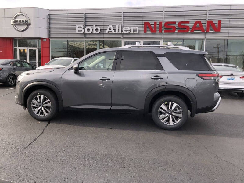 2025 Nissan Pathfinder SL