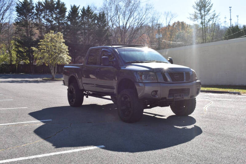 2012 Nissan Titan null photo 8