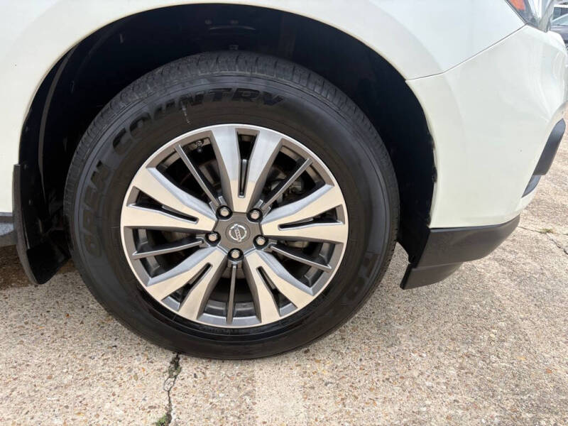 2017 Nissan Pathfinder SL